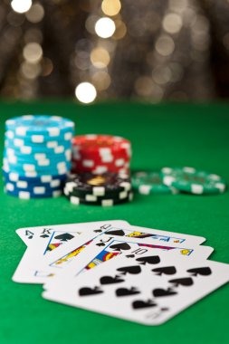 Mobile app showing Super Sic Bo table with multiplier indicator on smartphone